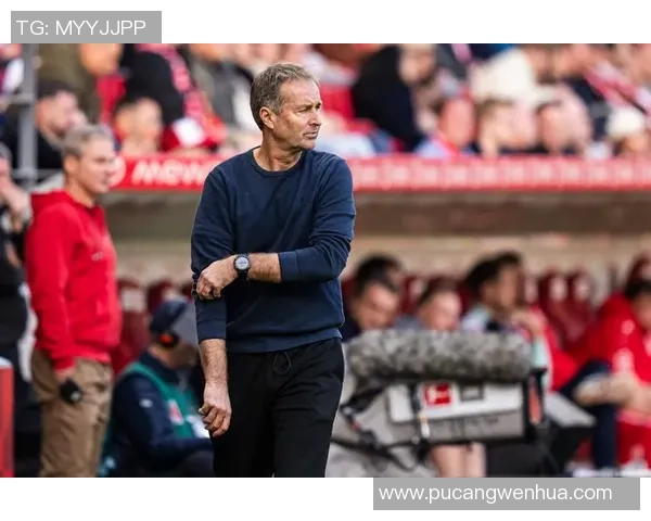 最懒的足球明星揭秘他是如何在赛场上轻松应对挑战的